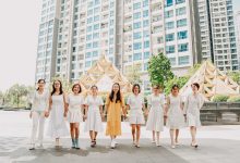 lulu团队在砖红色背景的工作室里围绕电脑讨论内容筛选策略，氛围专注而融洽